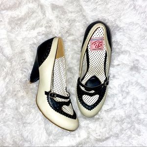 Pinup Couture | Size 9 | Black & Off-White Heels